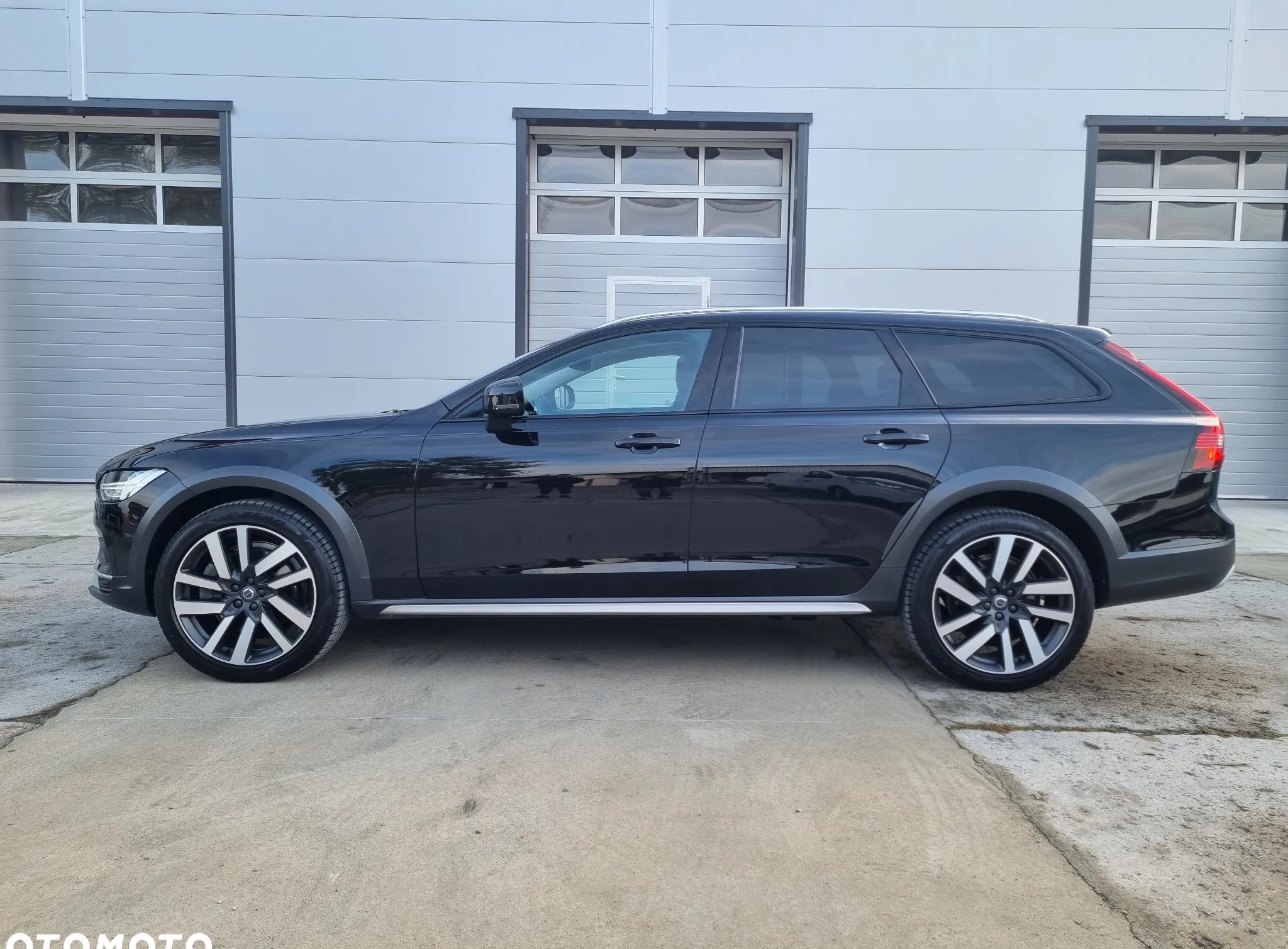 Volvo V90 Cross Country cena 188274 przebieg: 43470, rok produkcji 2020 z Warszawa małe 326